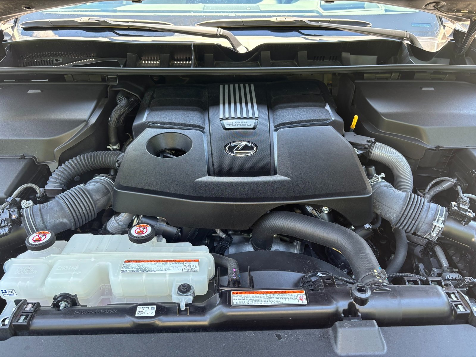 
								2022 Lexus LX 600 full									