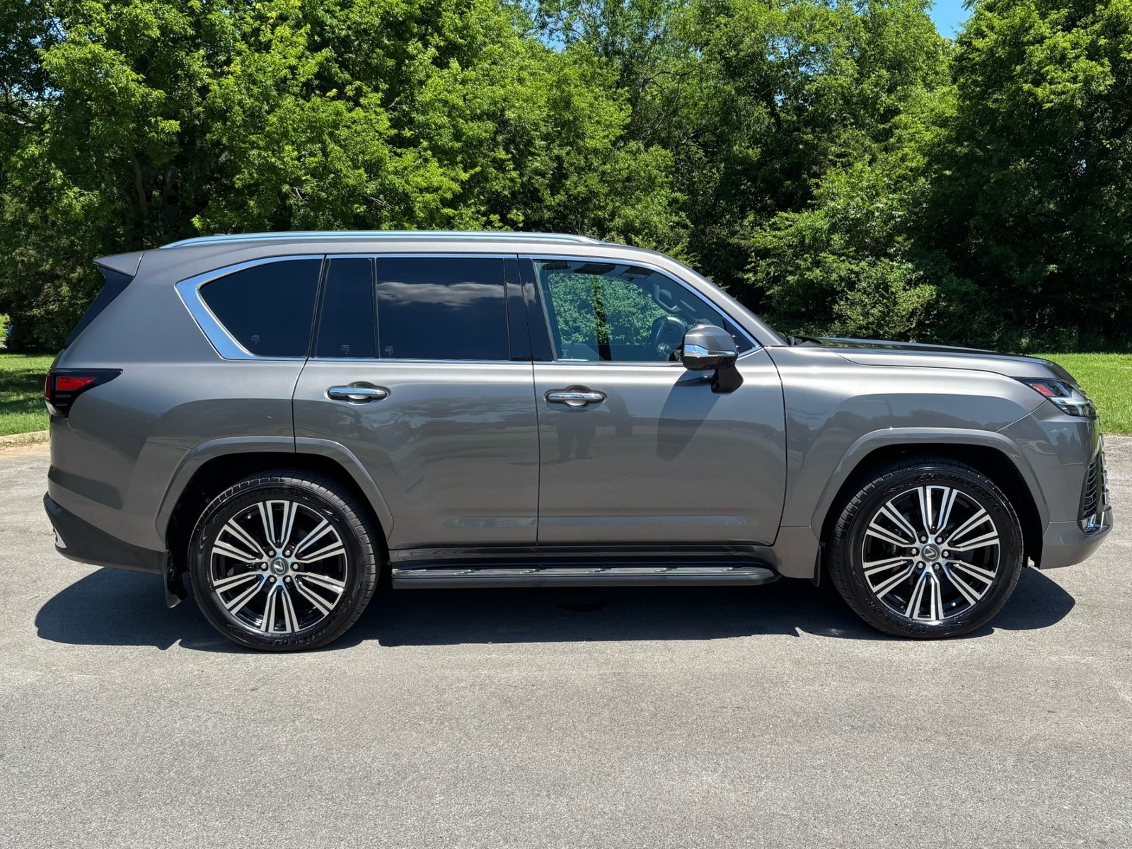 
								2022 Lexus LX 600 full									