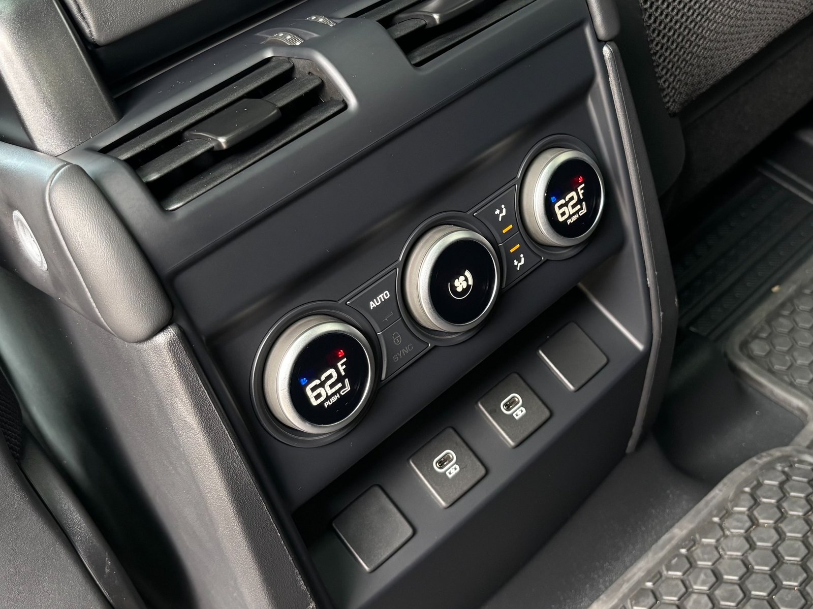 
								2025 Land Rover Defender full									