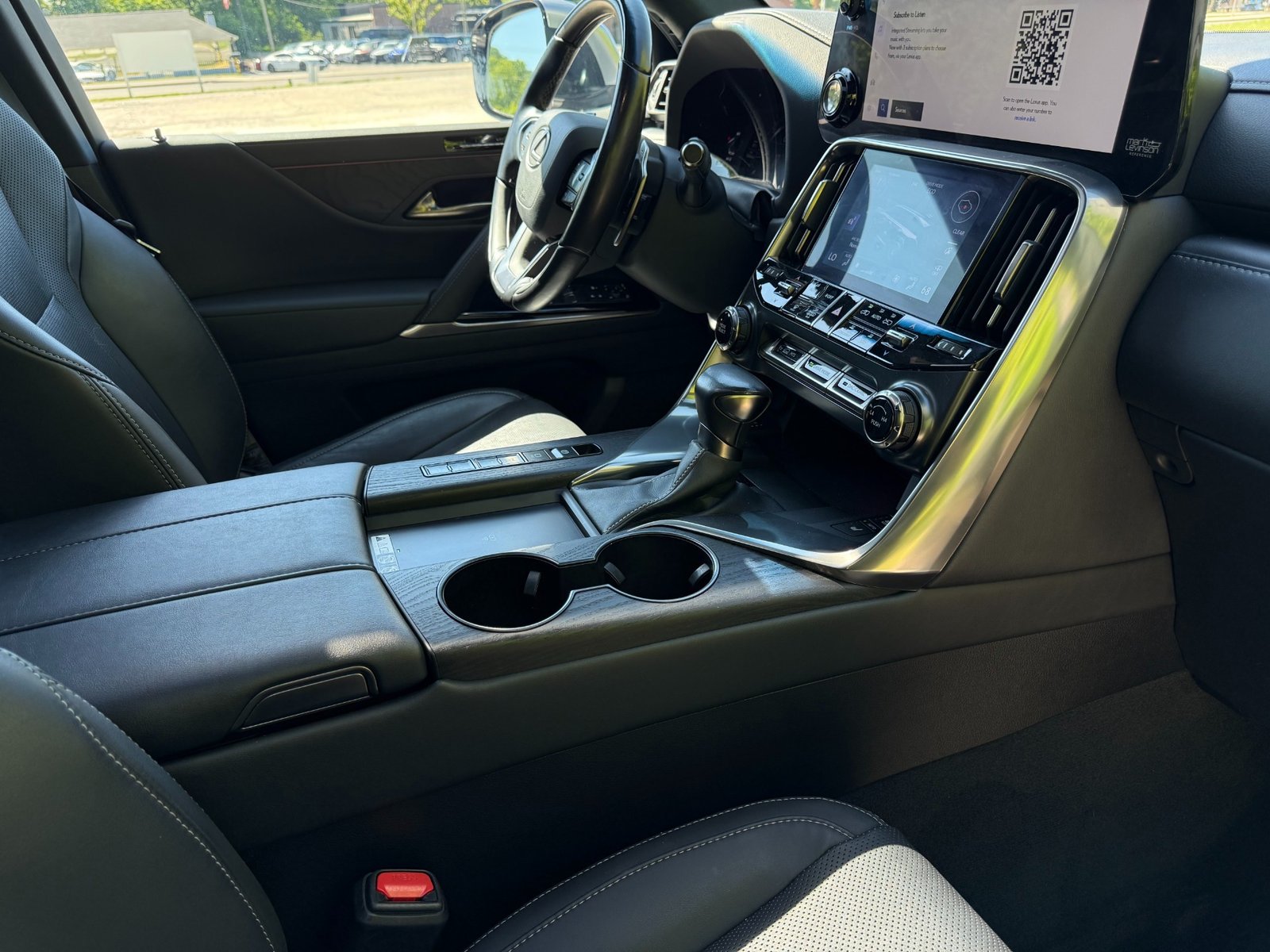 
								2023 Lexus LX 600 full									