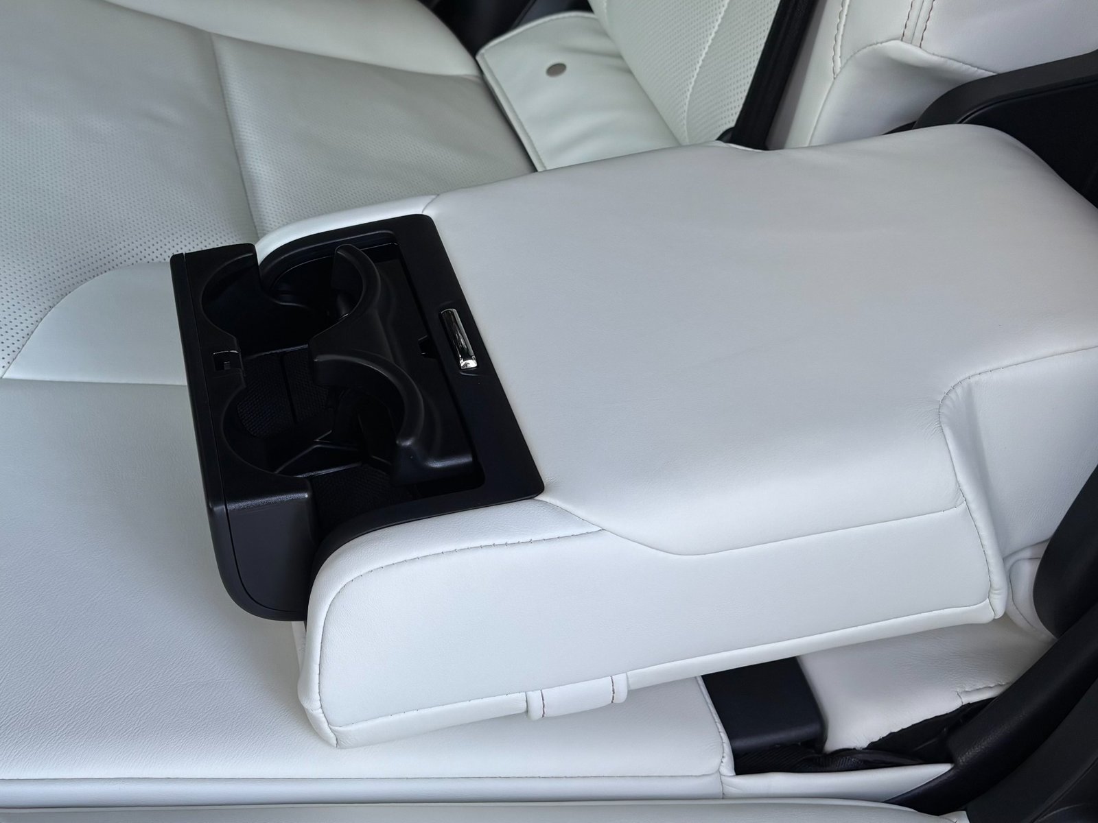 
								2022 Lexus LX 600 full									