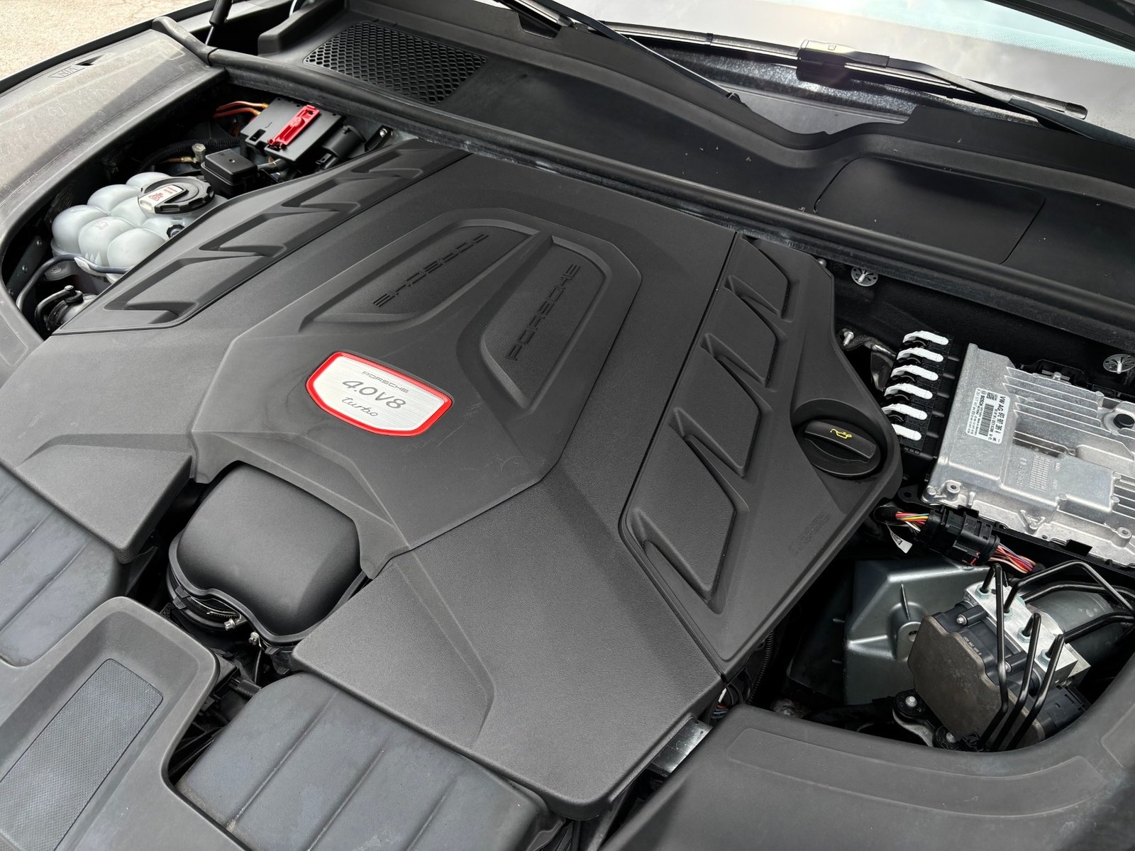 
								2023 Porsche Cayenne Turbo PREMIUM full									